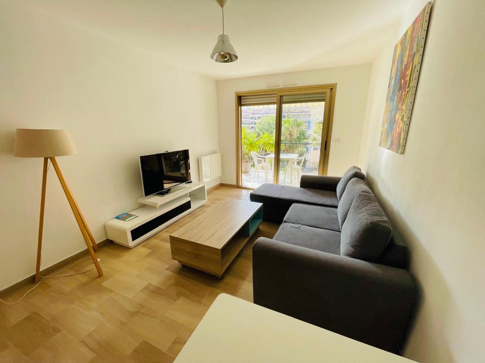 With Tropical Garden And Mountain View Location Apartment Menton